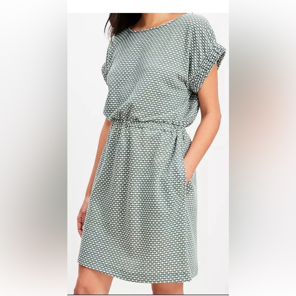 LOFT dress with pockets!